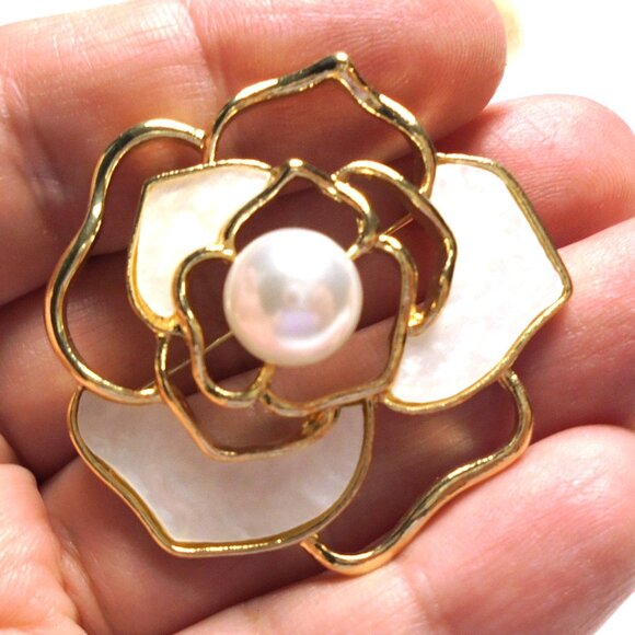 Brooch Flower golden tone white pearl brooch accessories jewelry gifts - Picture 4 of 6